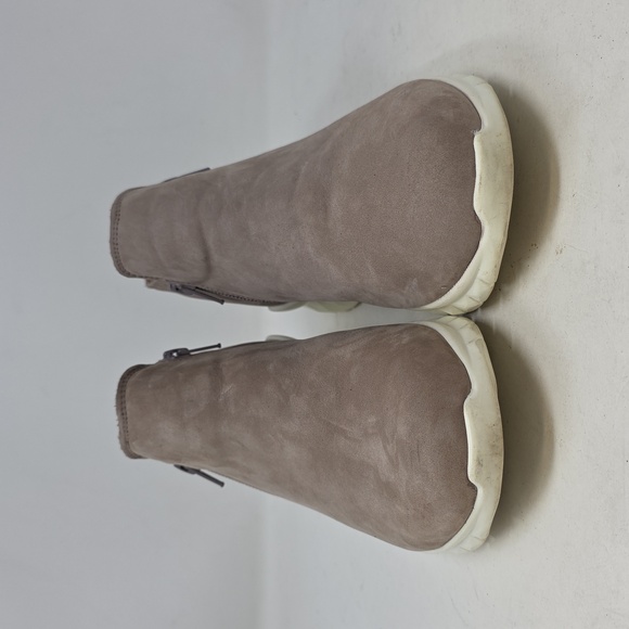 Naot Taupe Ankle Boots with Cream Soles Size 8.5 - Picture 2 of 6